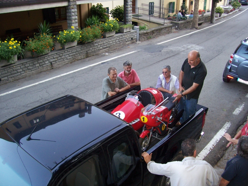  Image name: Persone115.jpg 
 width: 800 pixel 
 height: 601 pixel 
 Size: 427312 bytes 
 Click to enlarge 